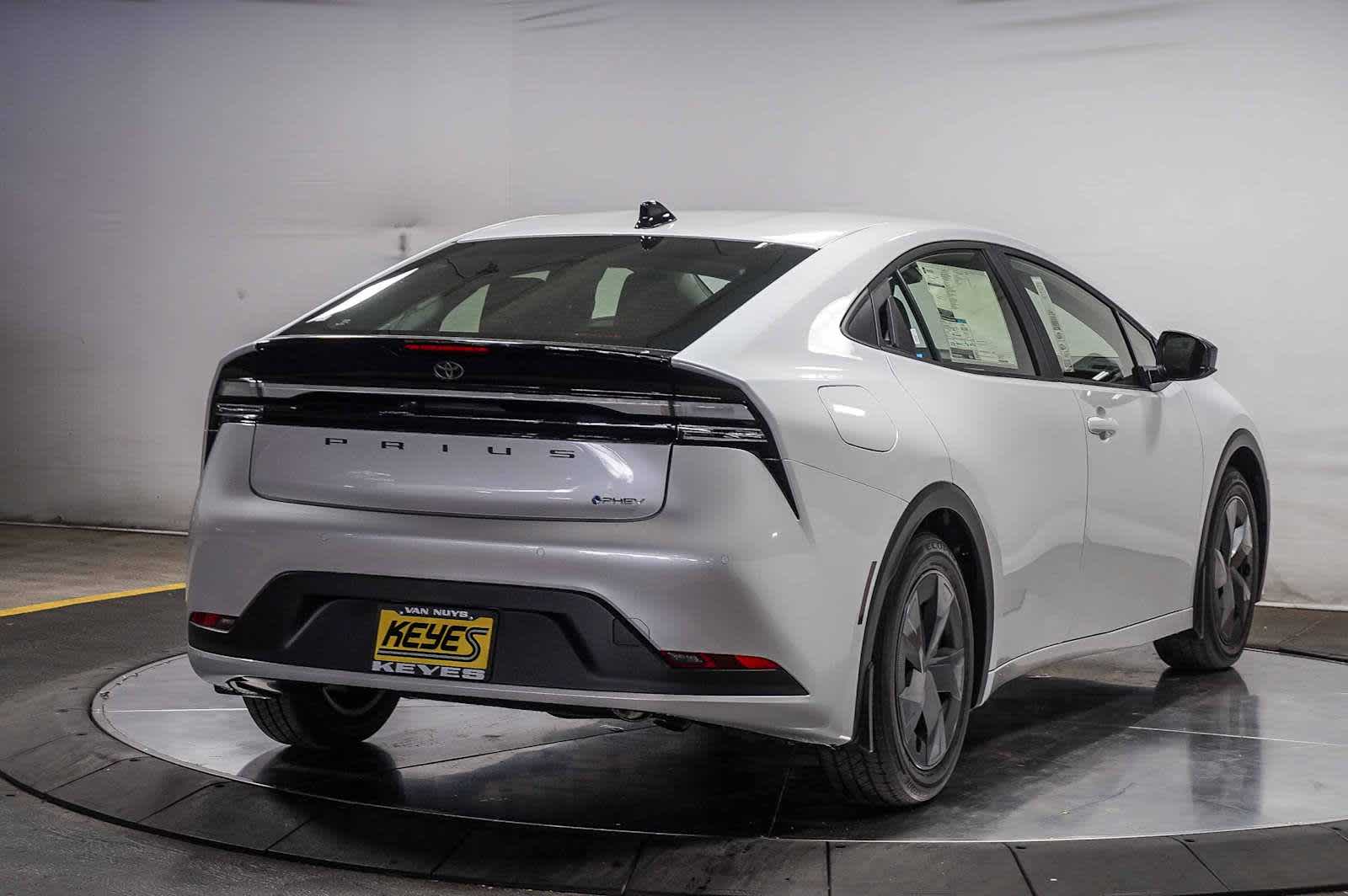 2026 Toyota Prius Plug-In Hybrid SE