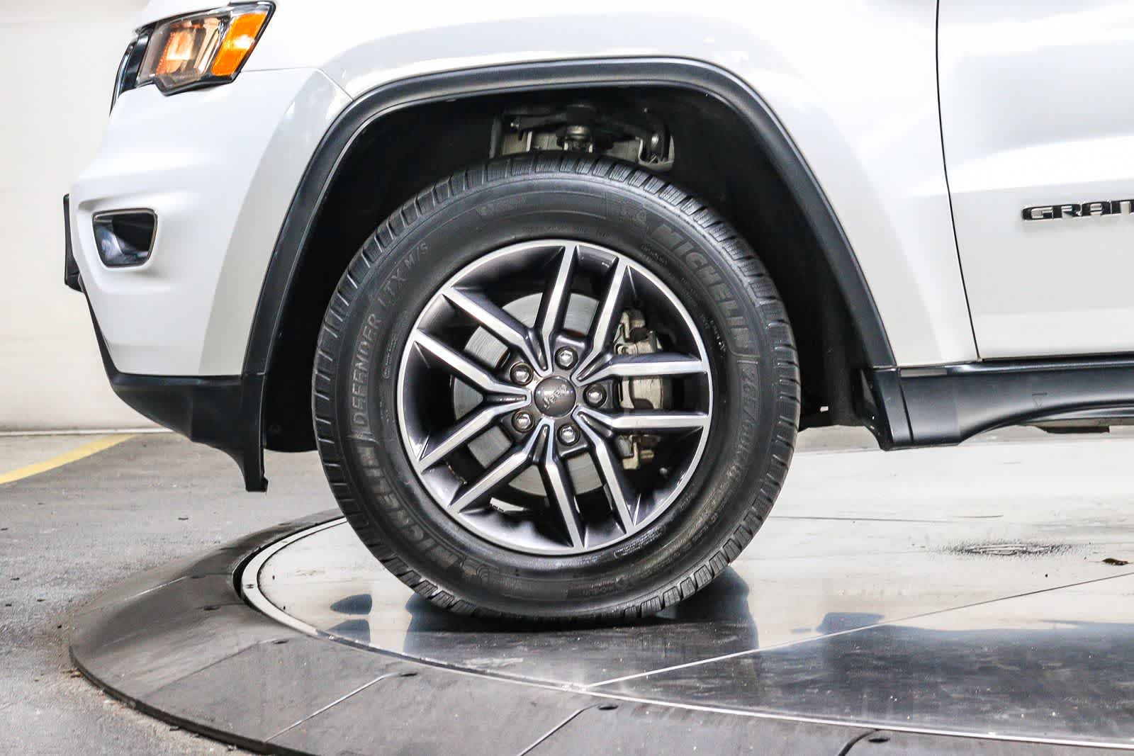 2019 Jeep Grand Cherokee Laredo E