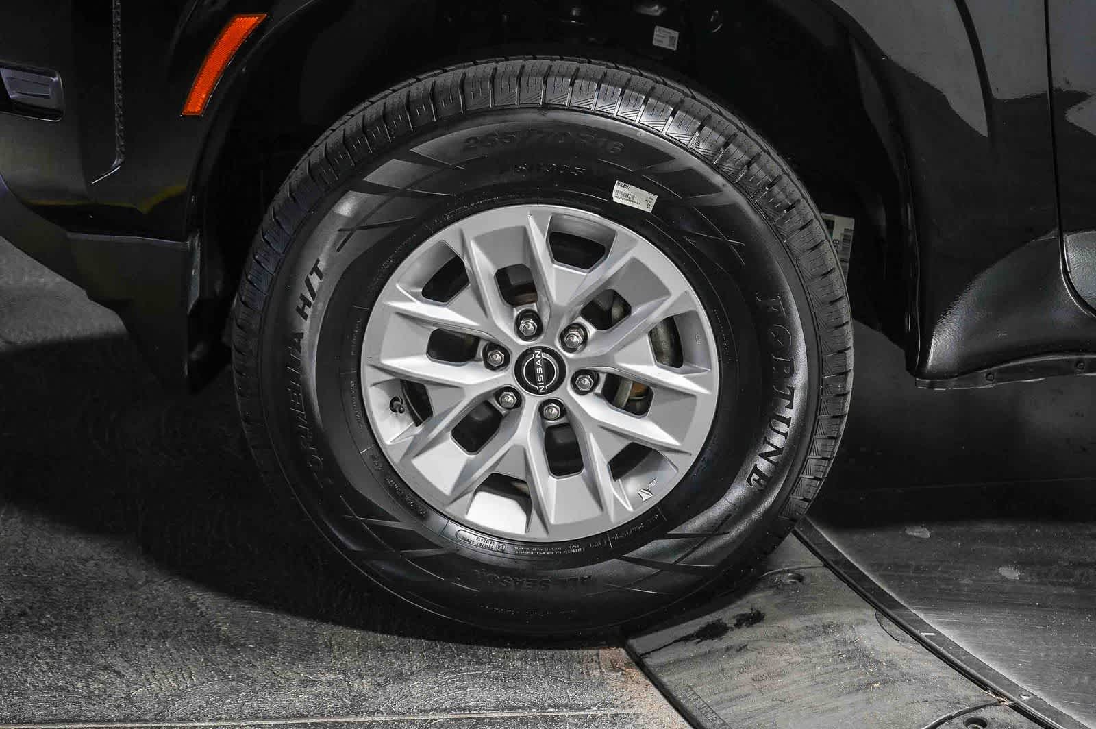 2024 Nissan Frontier SV