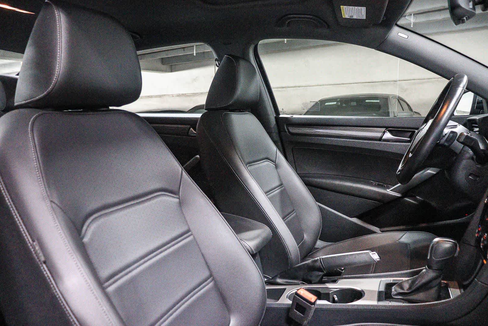 2022 Volkswagen Passat 2.0T R-Line
