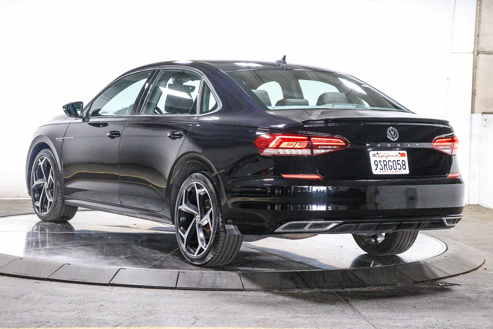 2022 Volkswagen Passat 2.0T R-Line