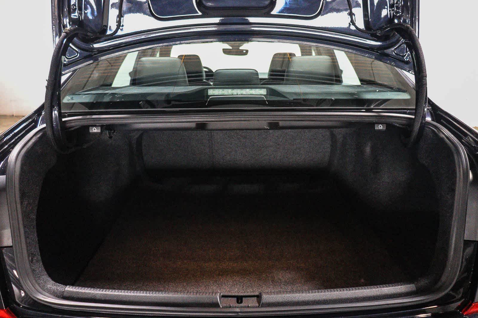 2022 Volkswagen Passat 2.0T R-Line