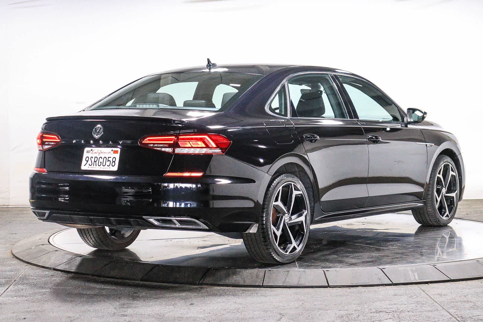 2022 Volkswagen Passat 2.0T R-Line