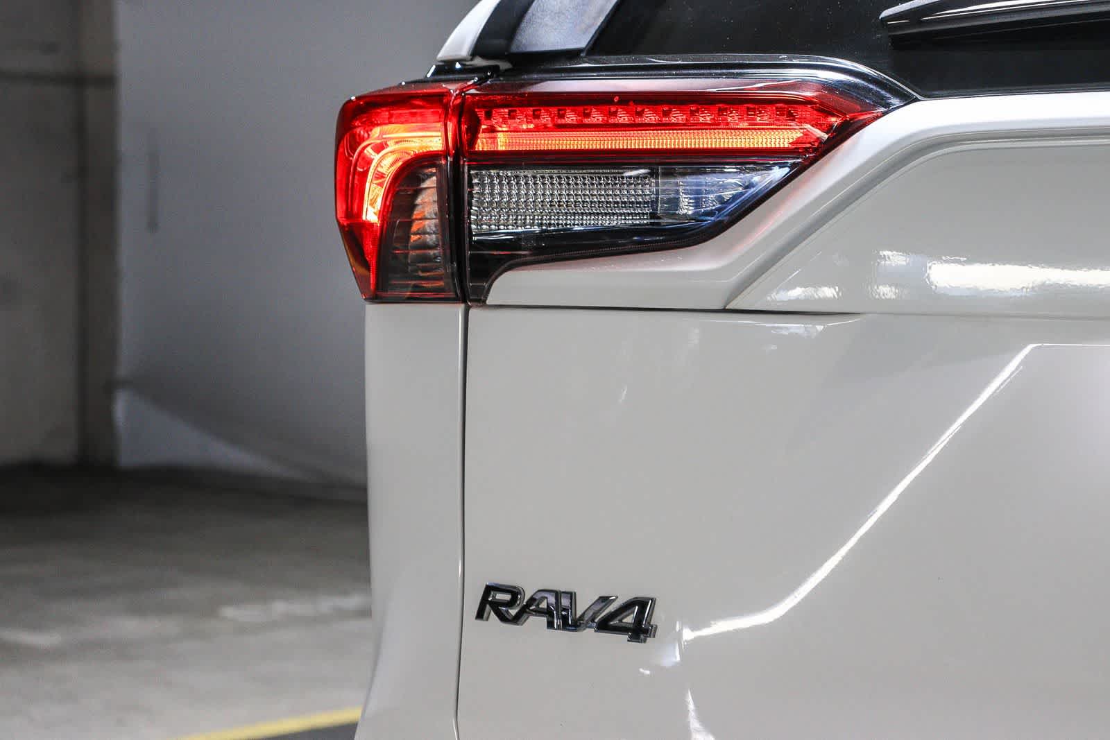 2020 Toyota RAV4 LE