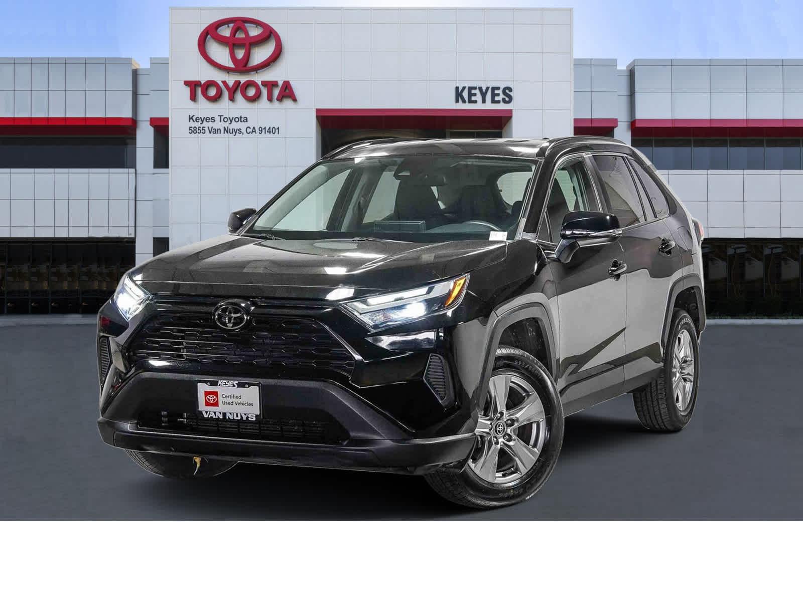 2023 Toyota RAV4 XLE FWD's photo