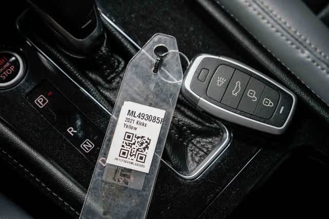 2021 Nissan Kicks SR