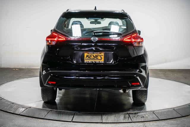 2021 Nissan Kicks SR