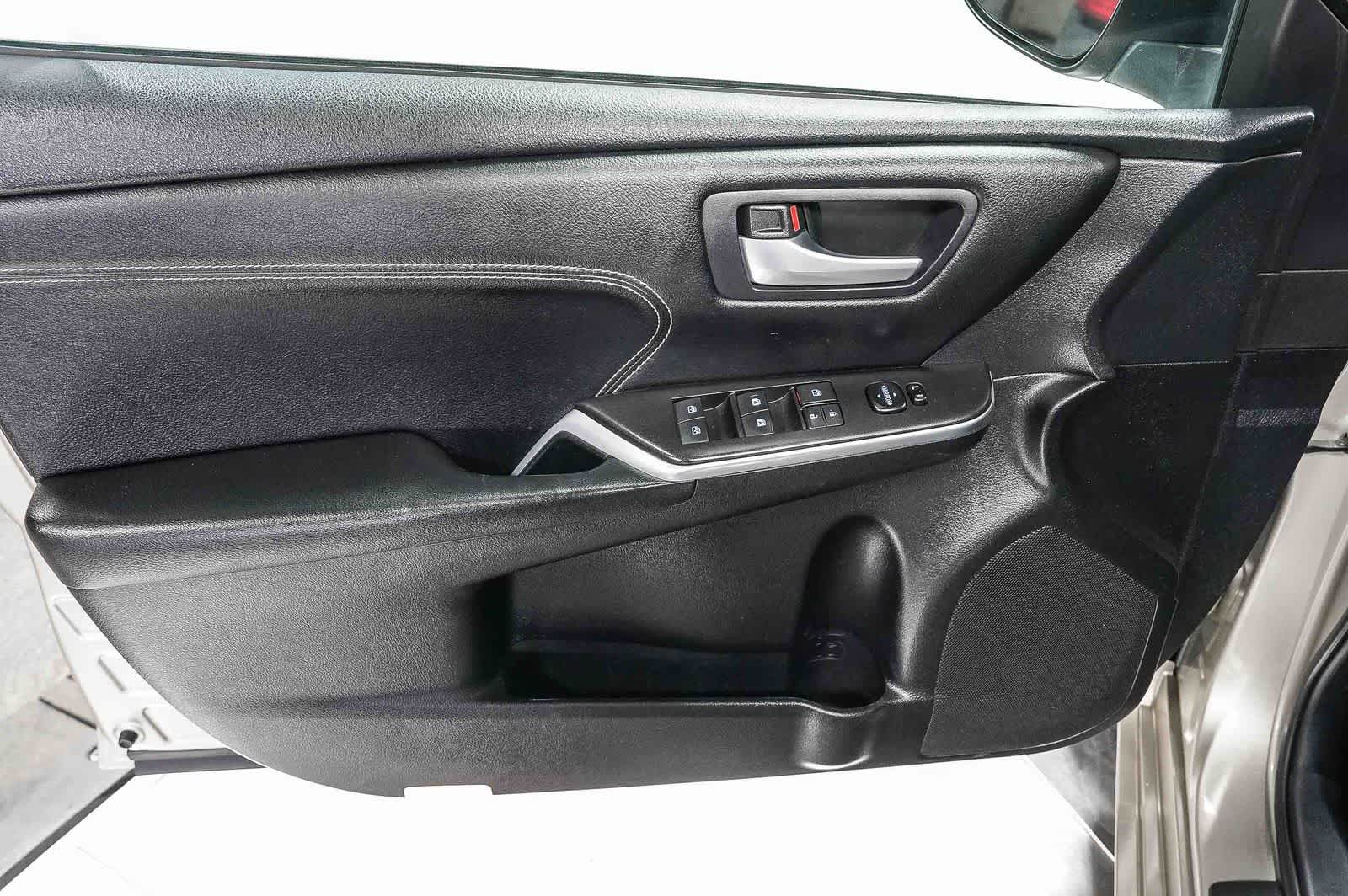 2016 Toyota Camry Hybrid XLE
