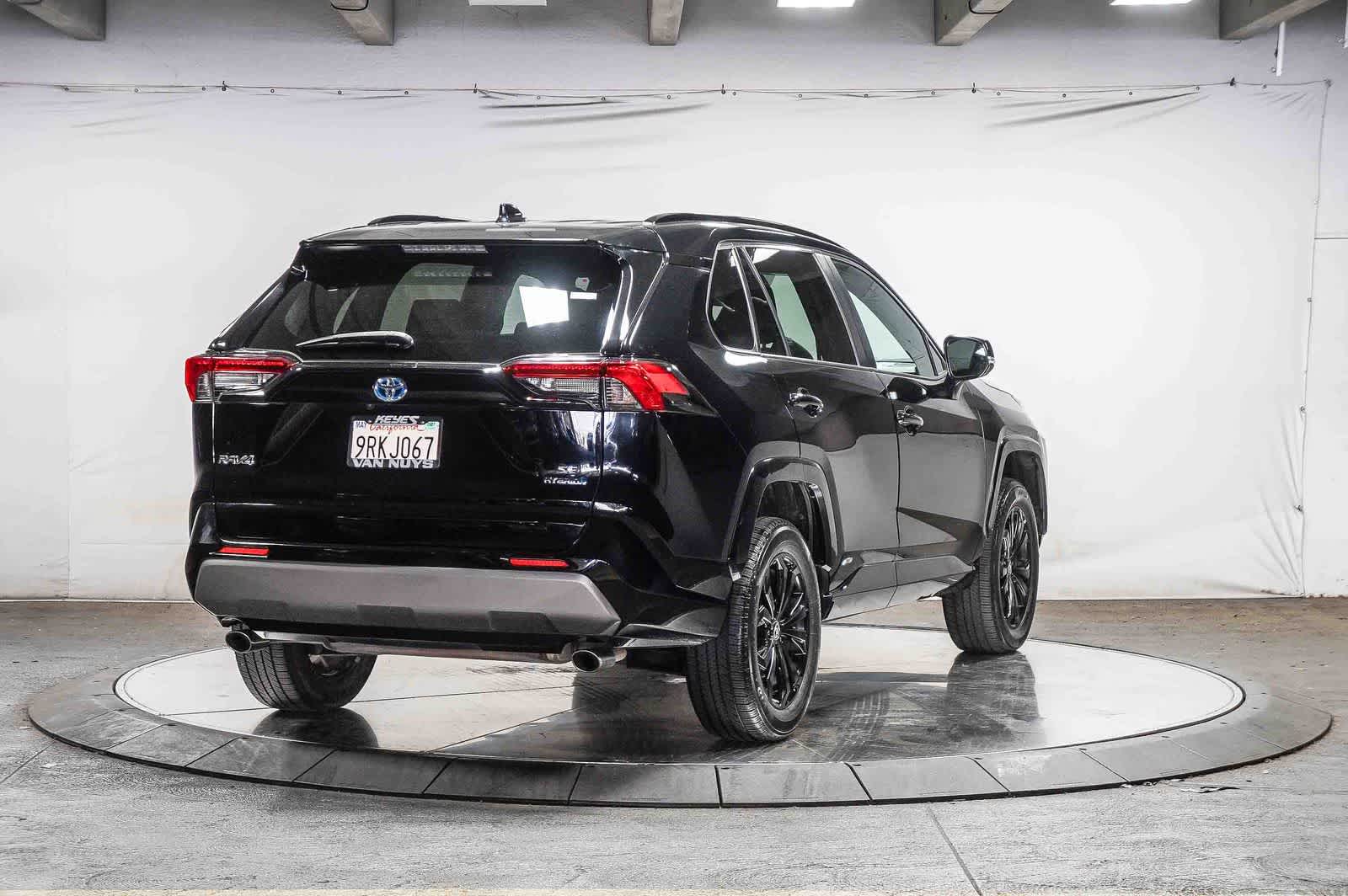 2022 Toyota RAV4 Hybrid SE
