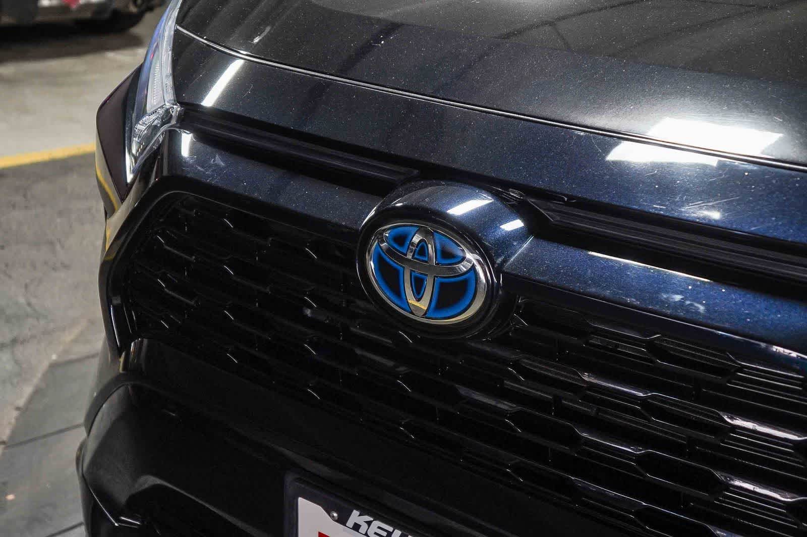 2022 Toyota RAV4 Hybrid SE