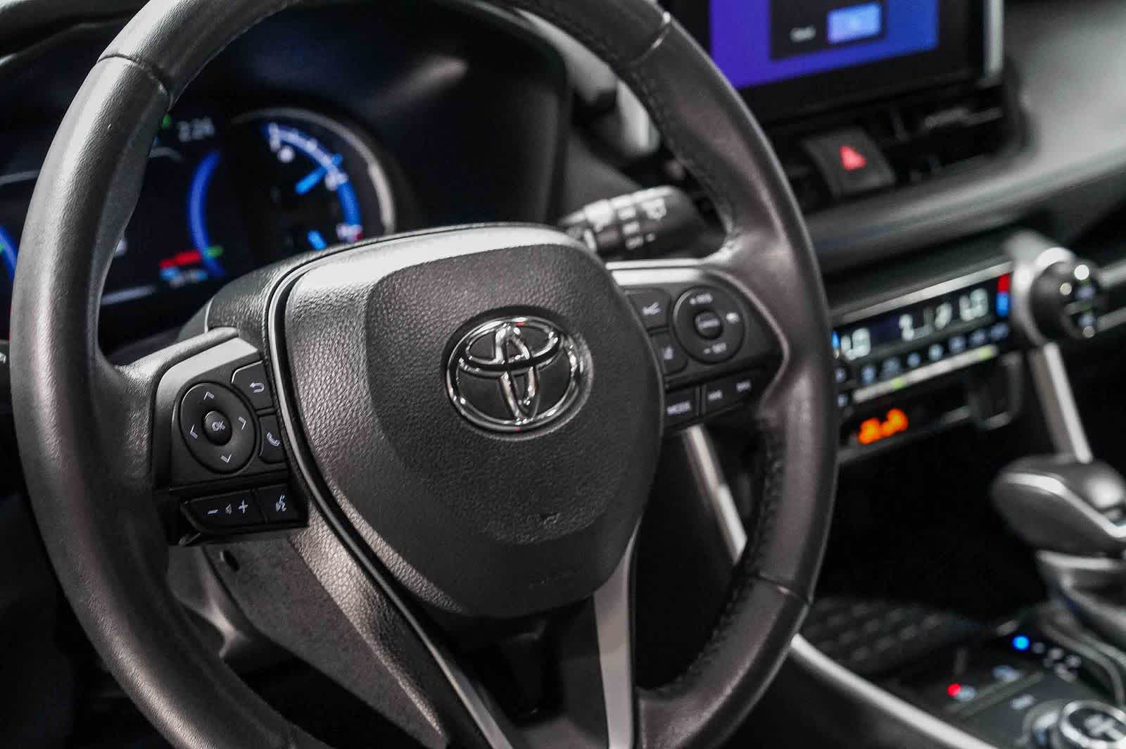 2023 Toyota RAV4 Hybrid SE