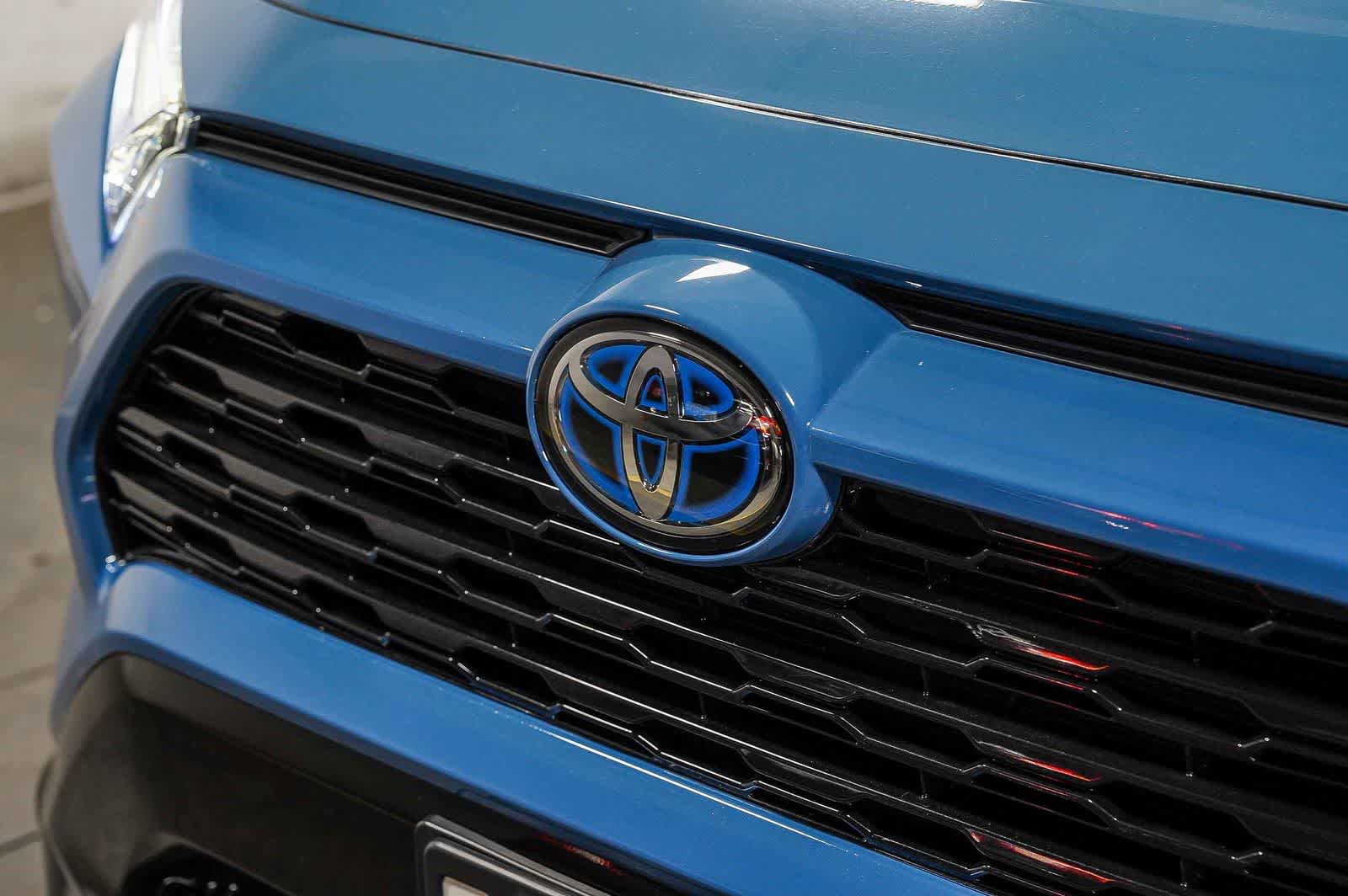 2023 Toyota RAV4 Hybrid SE