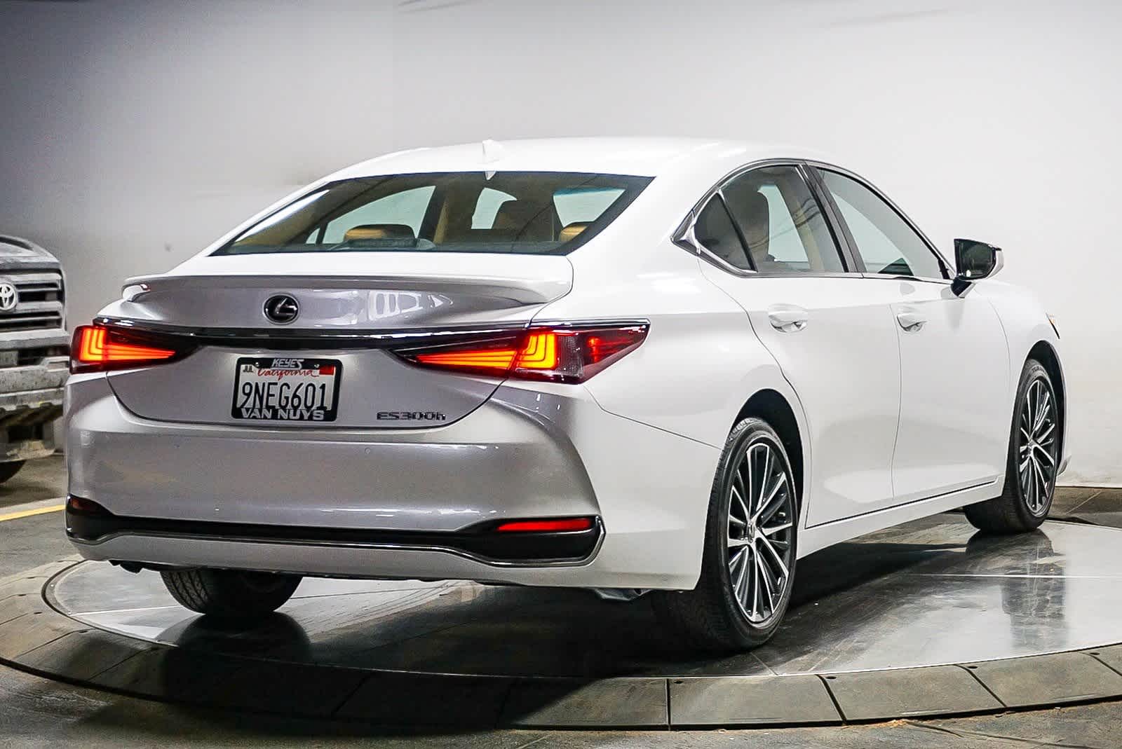 2024 Lexus ES ES 300h