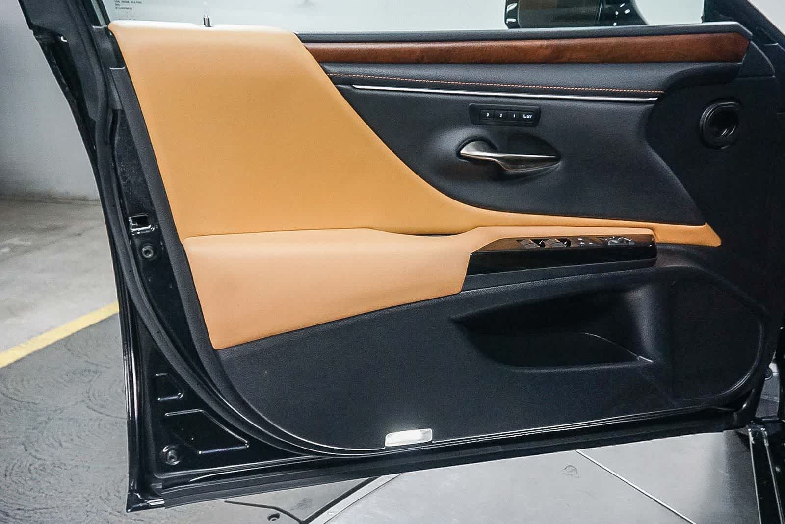 2025 Lexus ES 300h ES 300h