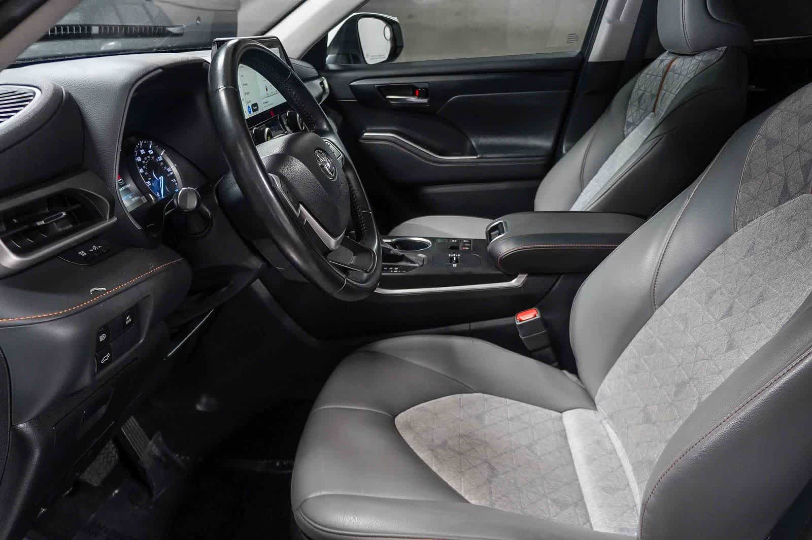 2023 Toyota Highlander Hybrid Bronze Edition