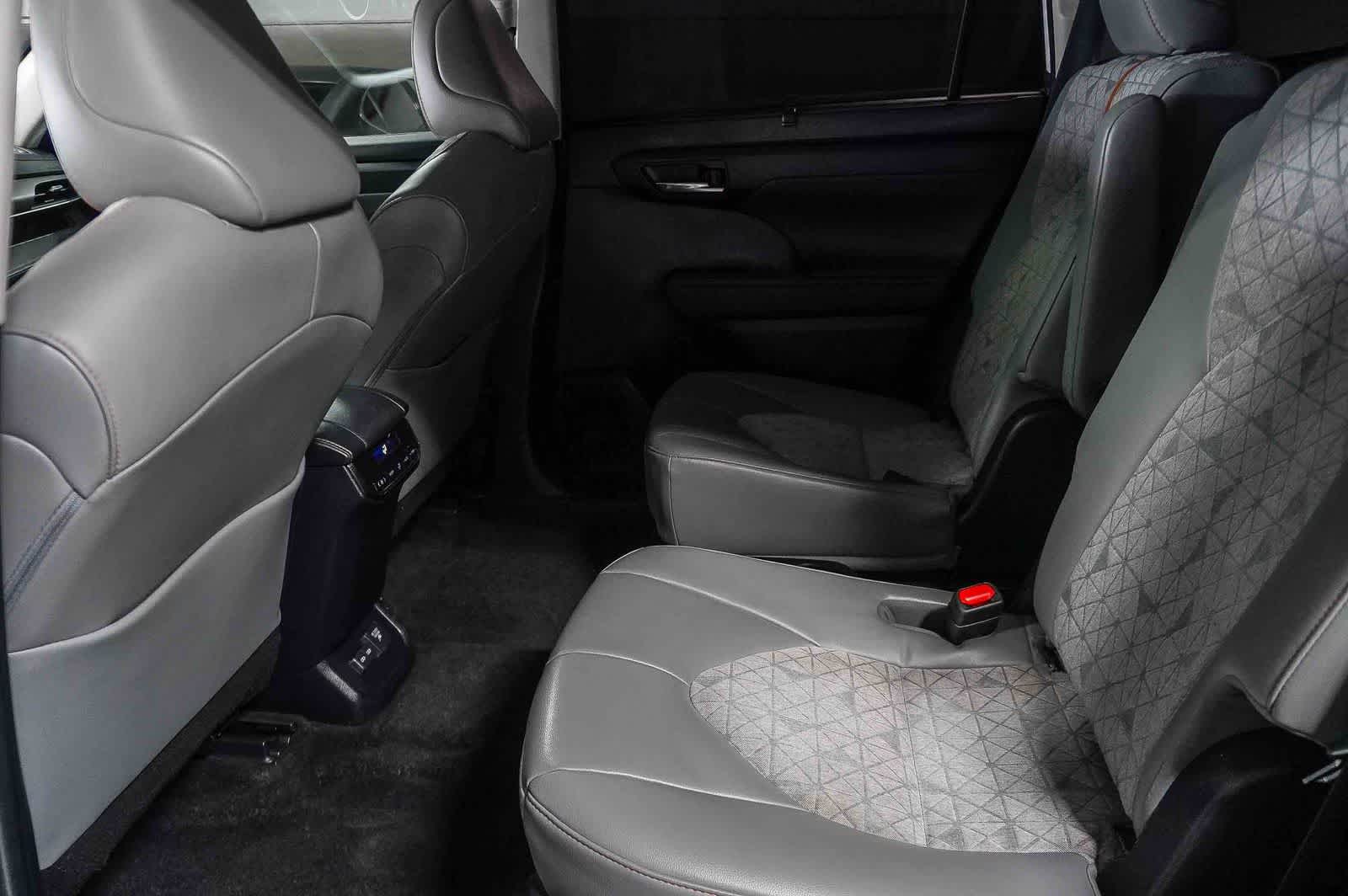 2023 Toyota Highlander Hybrid Bronze Edition