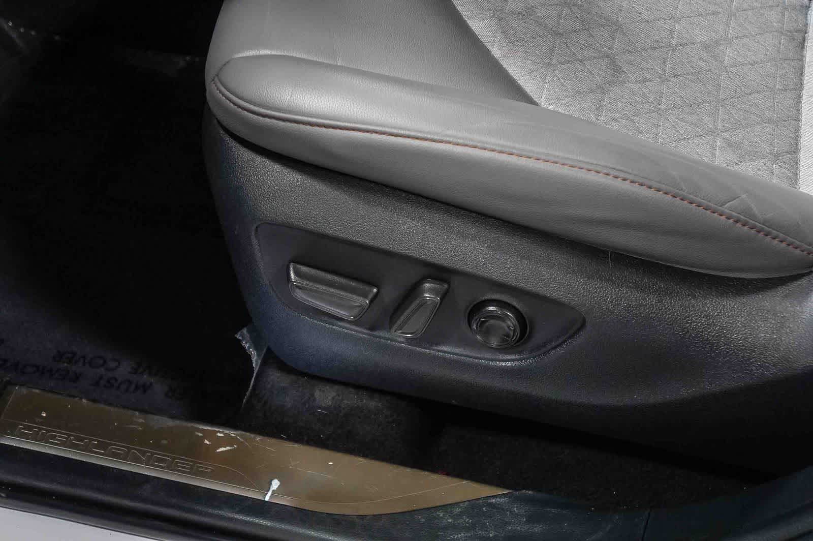 2023 Toyota Highlander Hybrid Bronze Edition