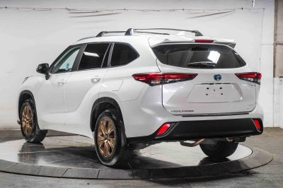 2023 Toyota Highlander Hybrid Bronze Edition