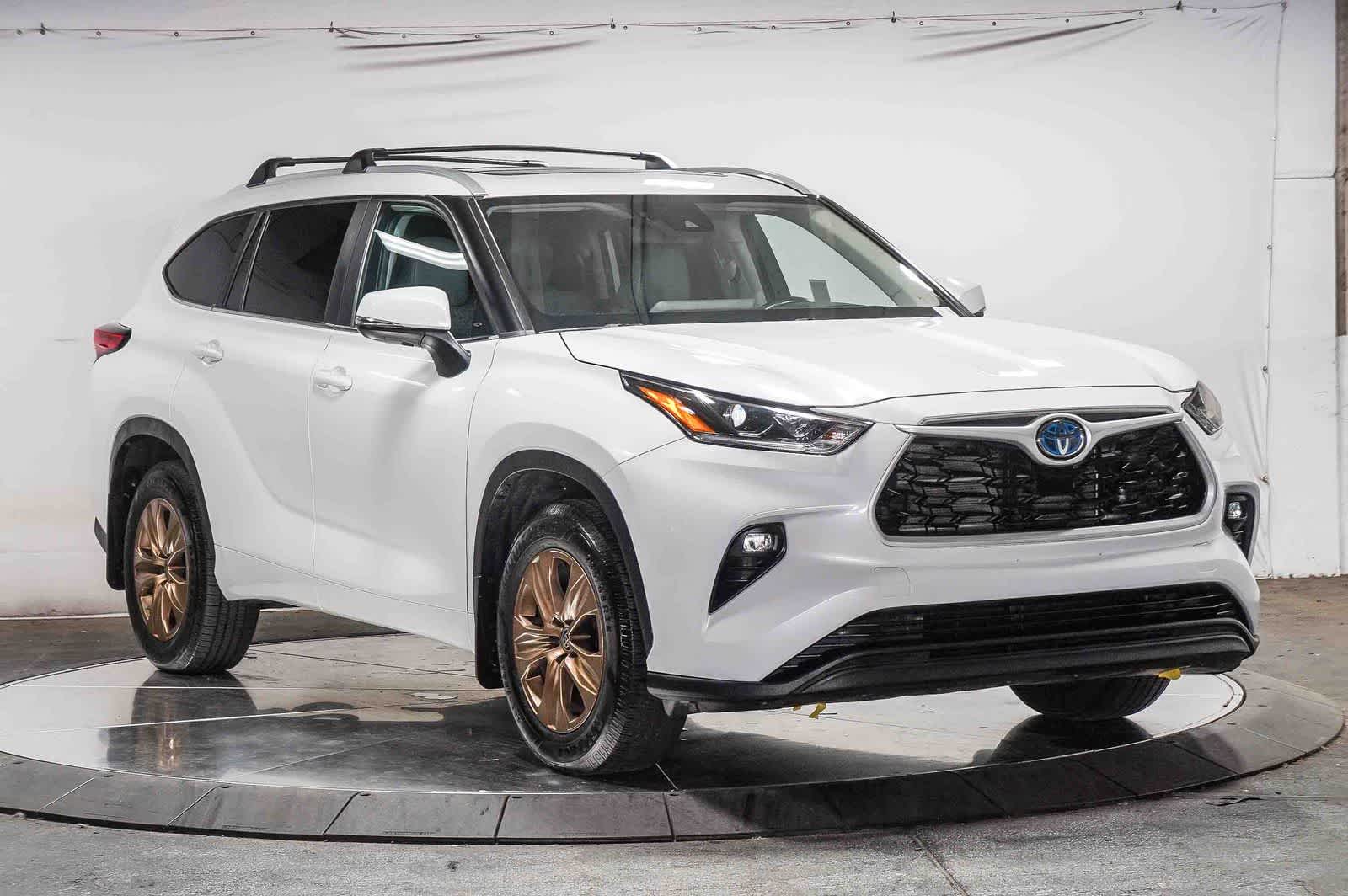 2023 Toyota Highlander Hybrid Bronze Edition