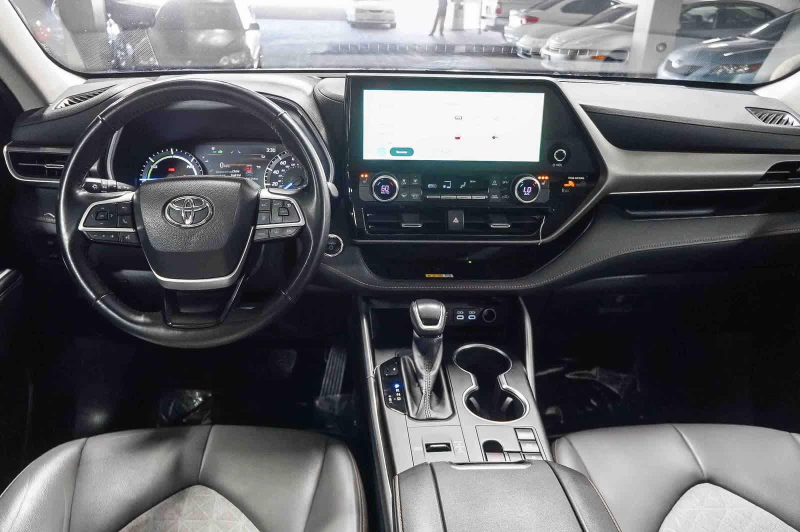 2023 Toyota Highlander Hybrid Bronze Edition