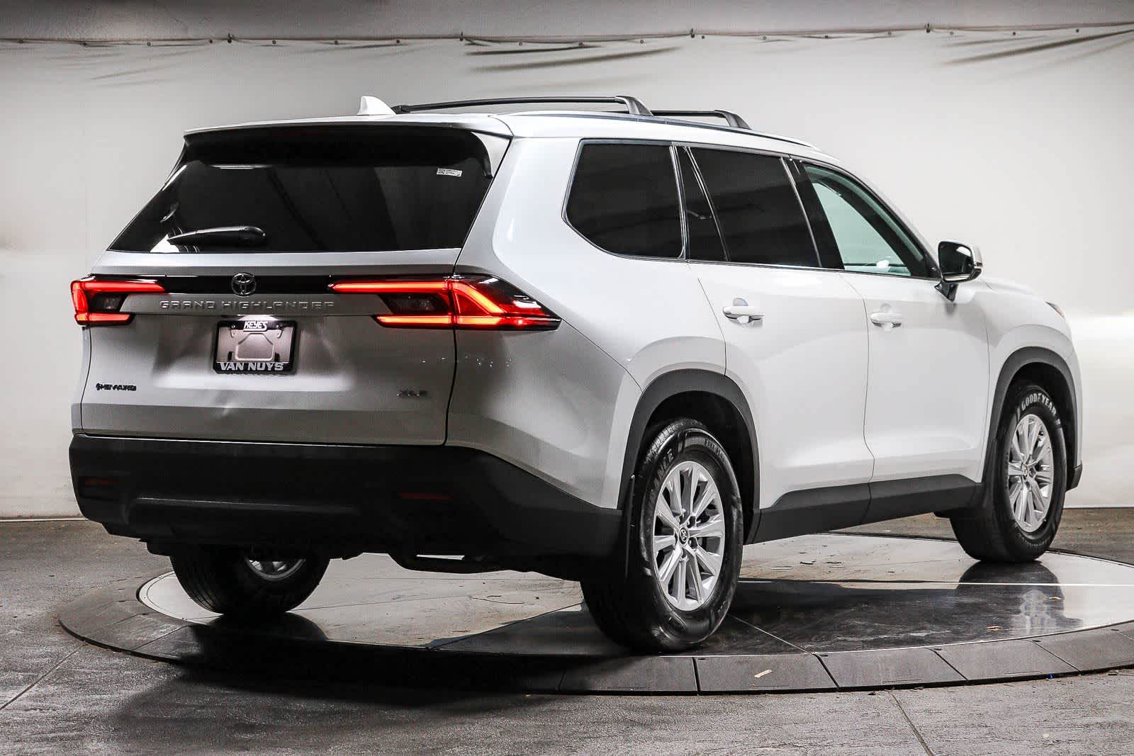 2025 Toyota Grand Highlander Hybrid XLE