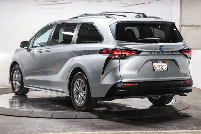 2021 Toyota Sienna LE
