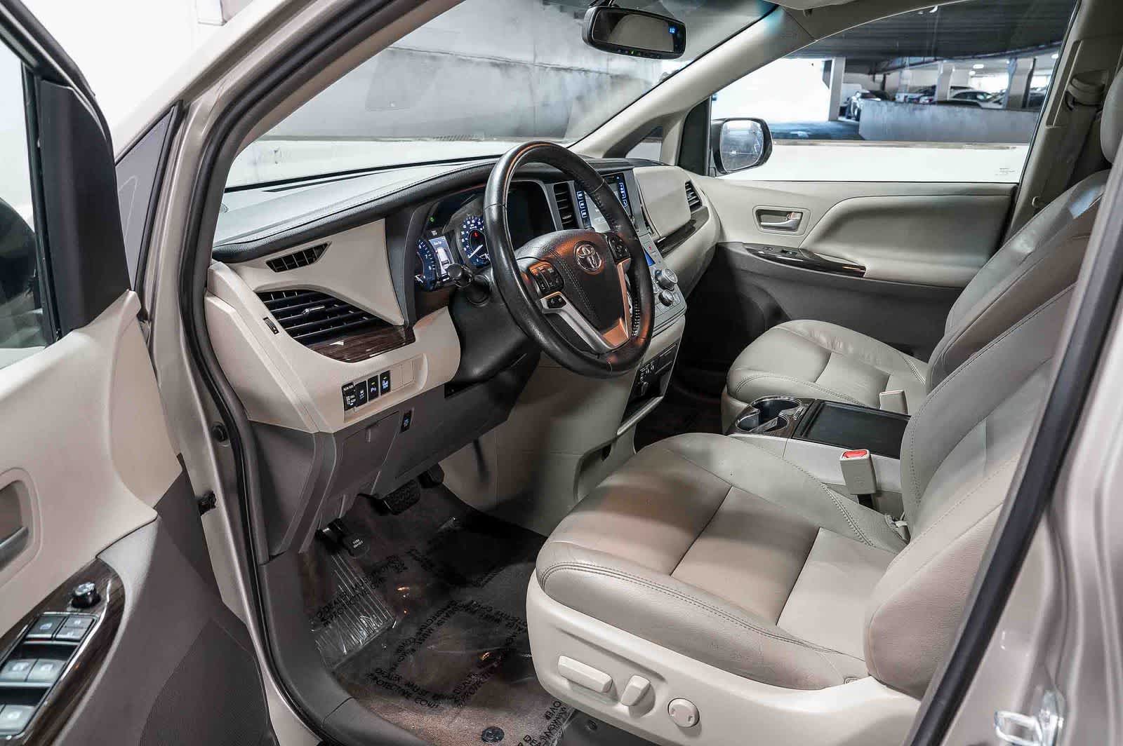 2016 Toyota Sienna XLE
