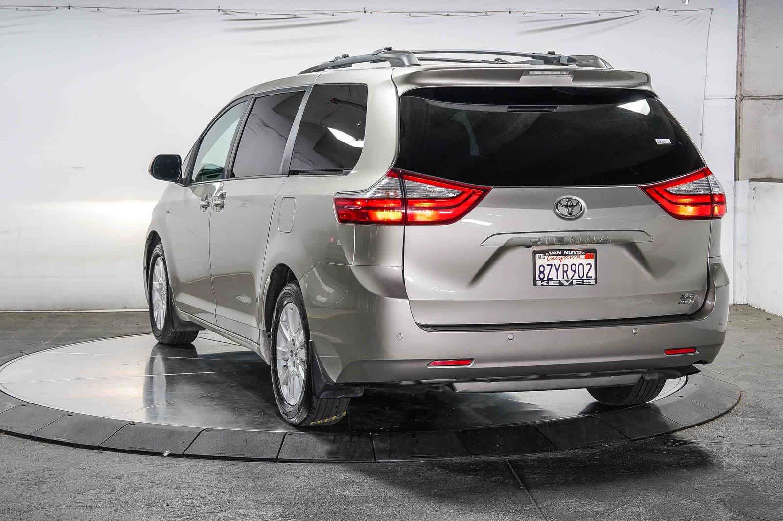 2016 Toyota Sienna XLE