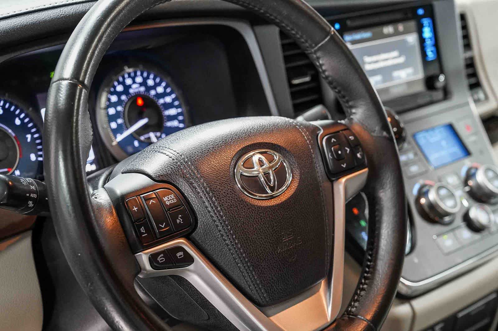 2016 Toyota Sienna XLE