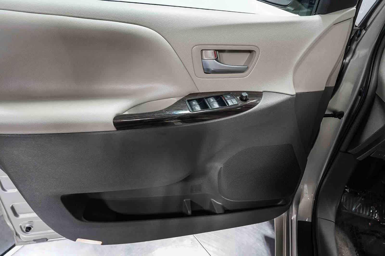 2016 Toyota Sienna XLE
