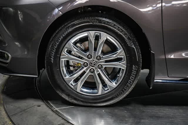 2023 Toyota Sienna Platinum