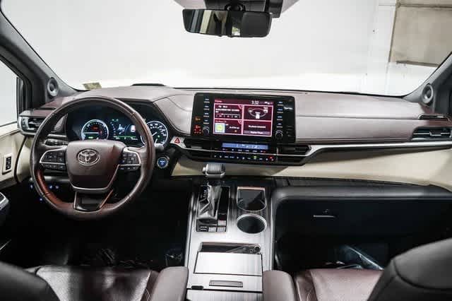 2023 Toyota Sienna Platinum