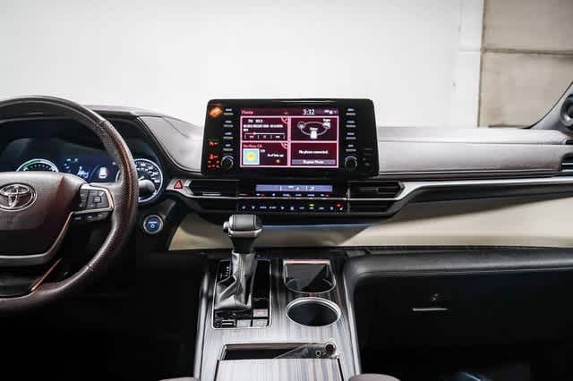 2023 Toyota Sienna Platinum