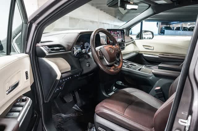 2023 Toyota Sienna Platinum
