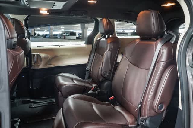 2023 Toyota Sienna Platinum