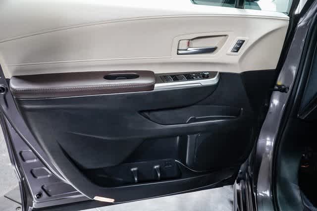 2023 Toyota Sienna Platinum