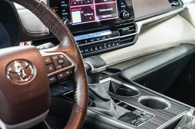 2023 Toyota Sienna Platinum