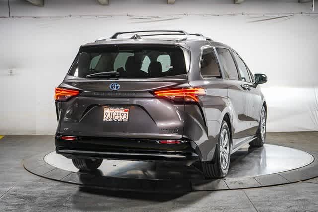 2023 Toyota Sienna Platinum