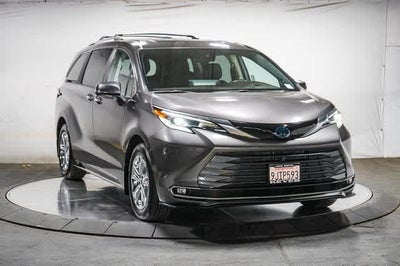 2023 Toyota Sienna Platinum