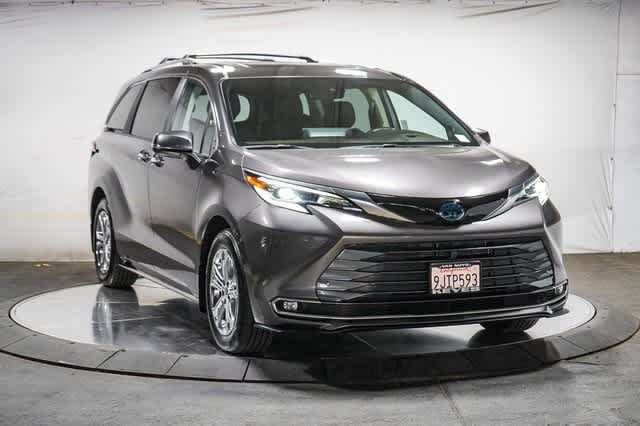 2023 Toyota Sienna Platinum