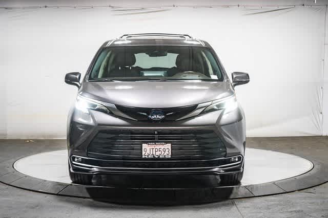 2023 Toyota Sienna Platinum