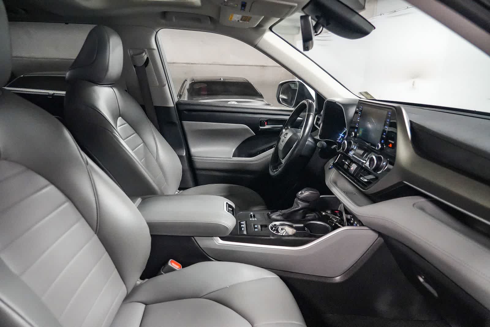2022 Toyota Highlander Hybrid XLE