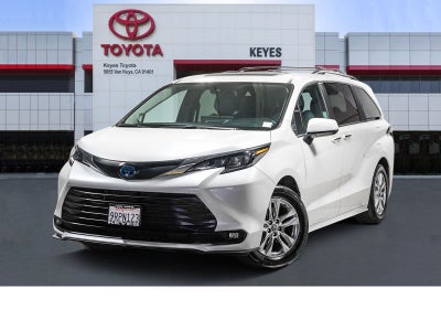 2025 Toyota Sienna XLE