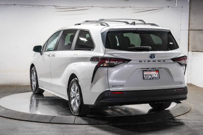 2025 Toyota Sienna XLE