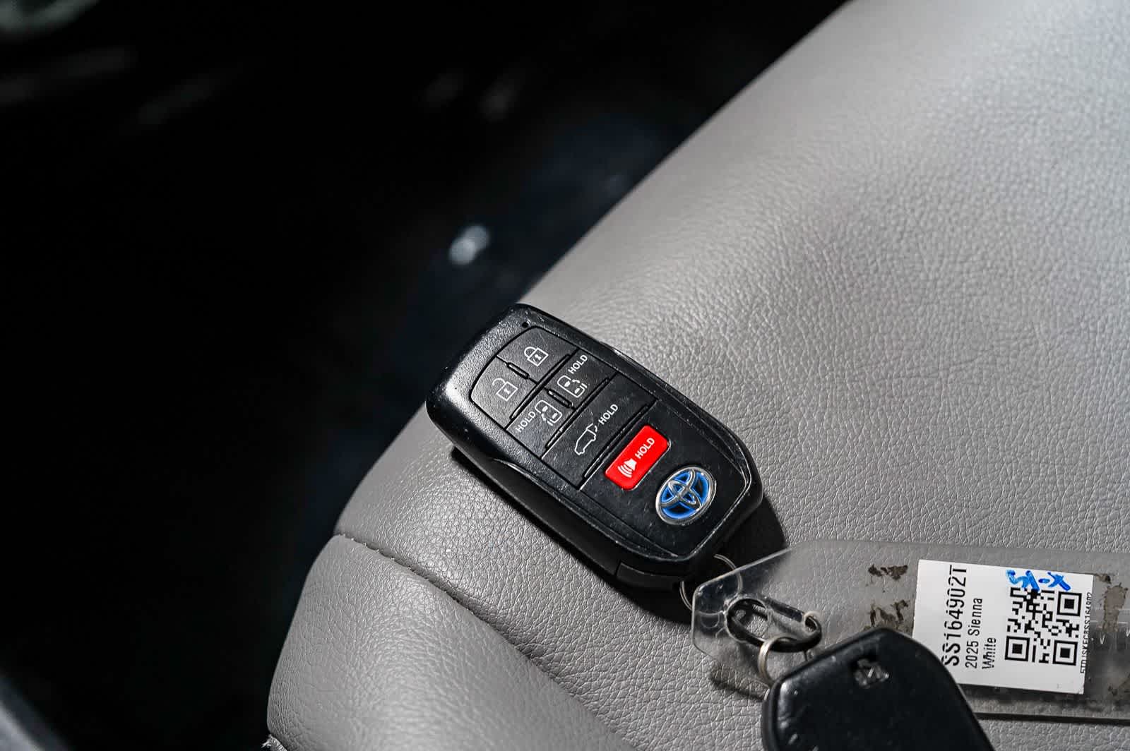 2025 Toyota Sienna XLE