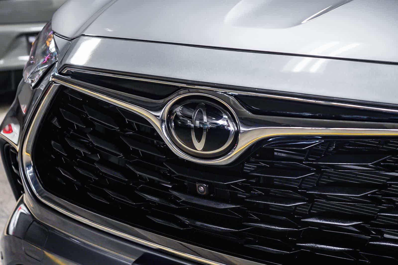 2025 Toyota Highlander Hybrid Limited 25th Edition