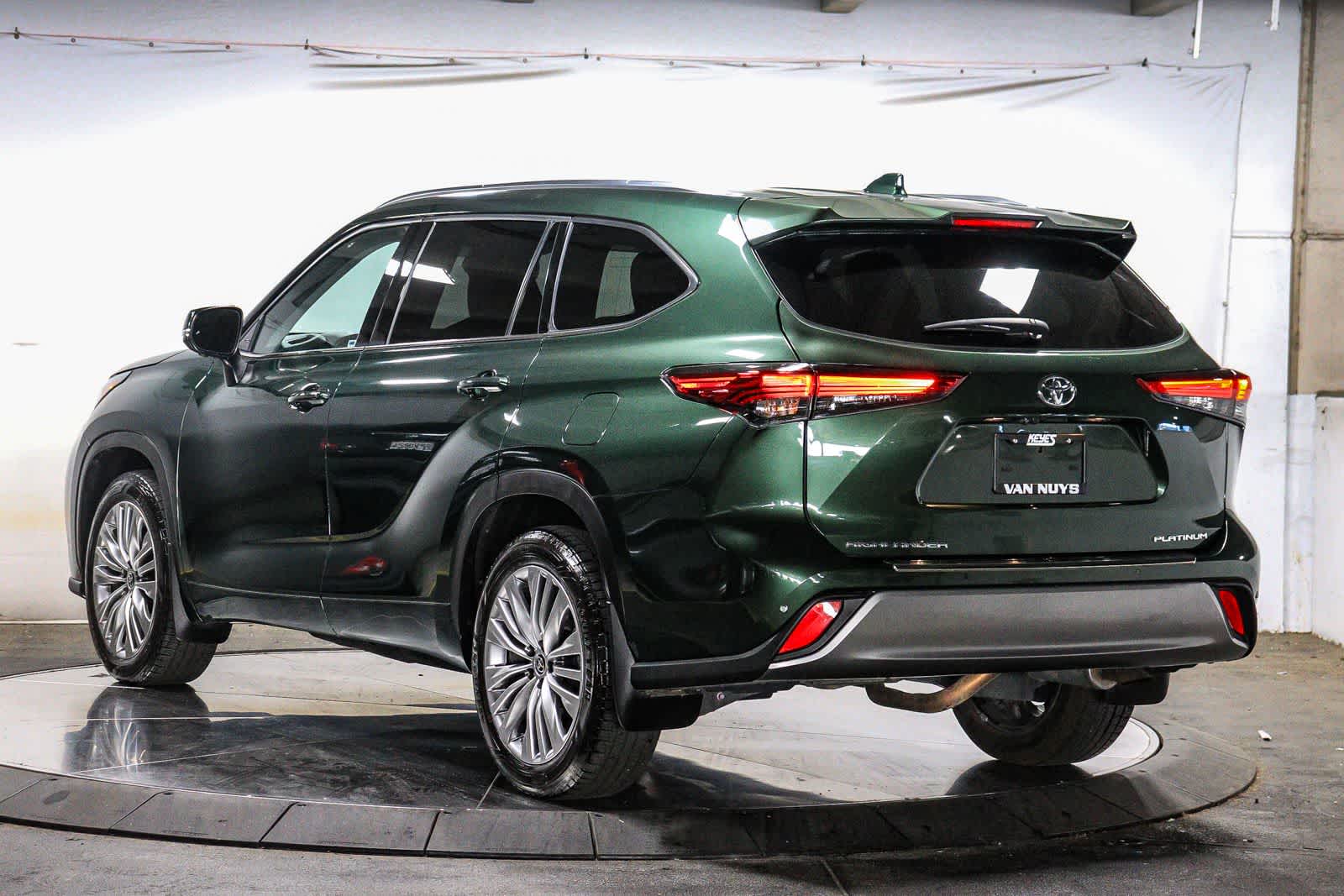 2023 Toyota Highlander Platinum
