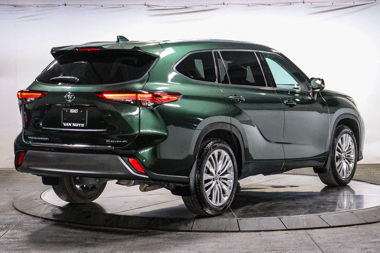 2023 Toyota Highlander Platinum