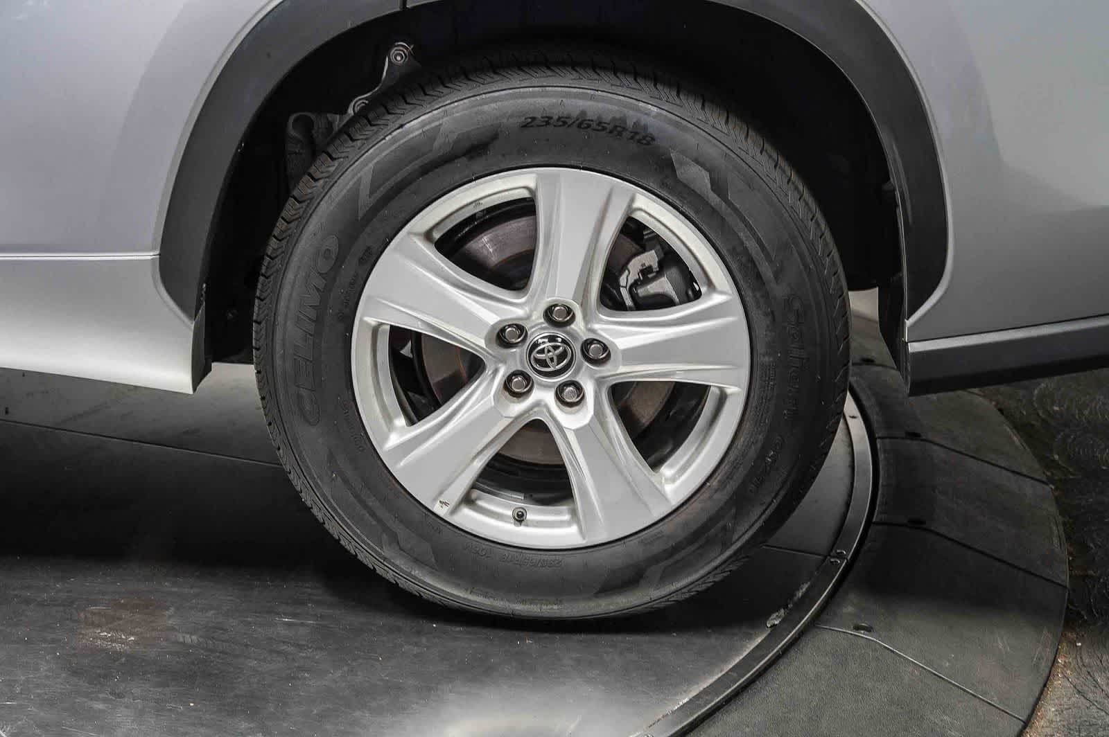 2025 Toyota Highlander LE
