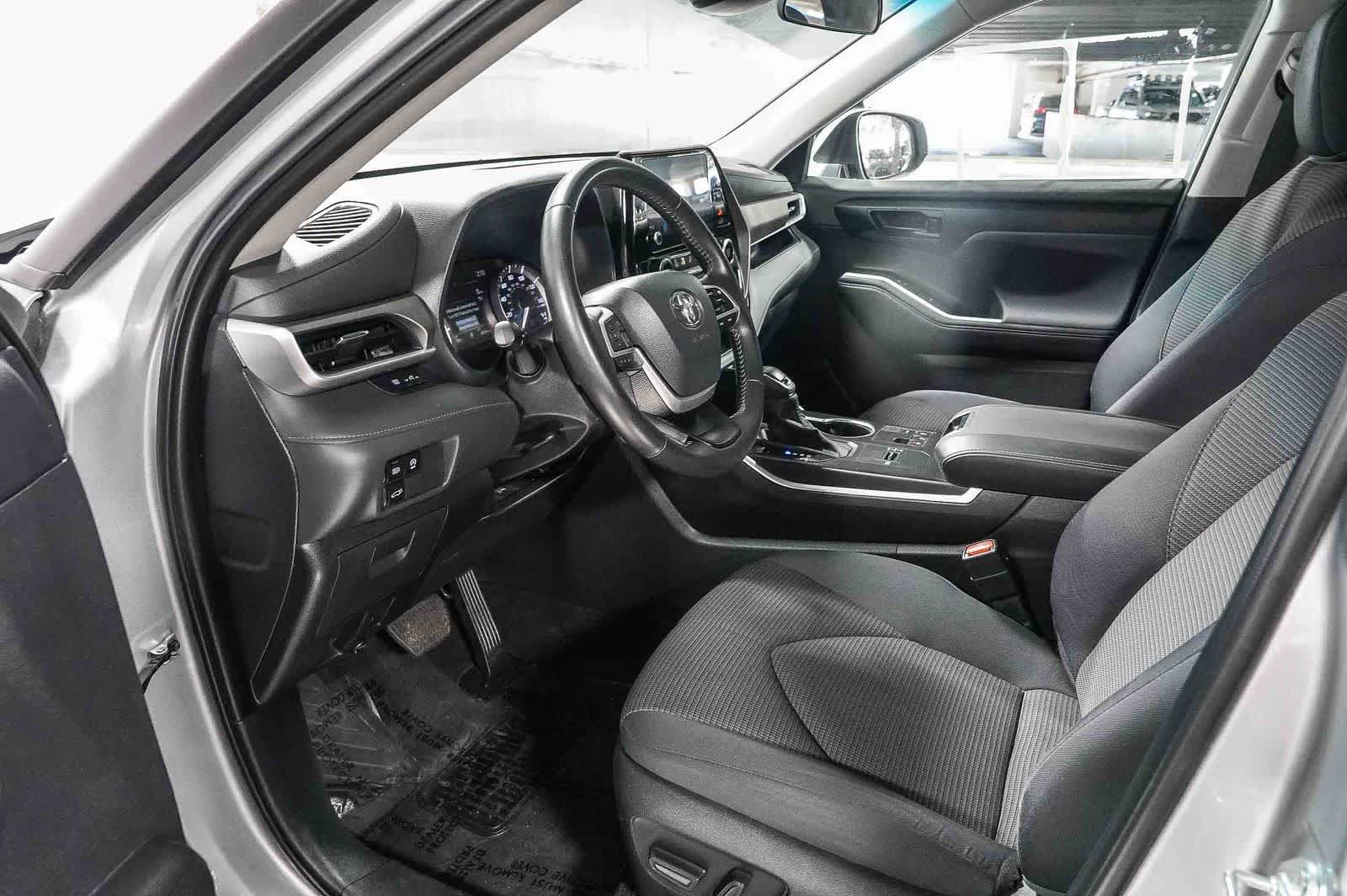 2025 Toyota Highlander LE